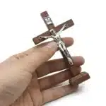 Crucifix en bois 1